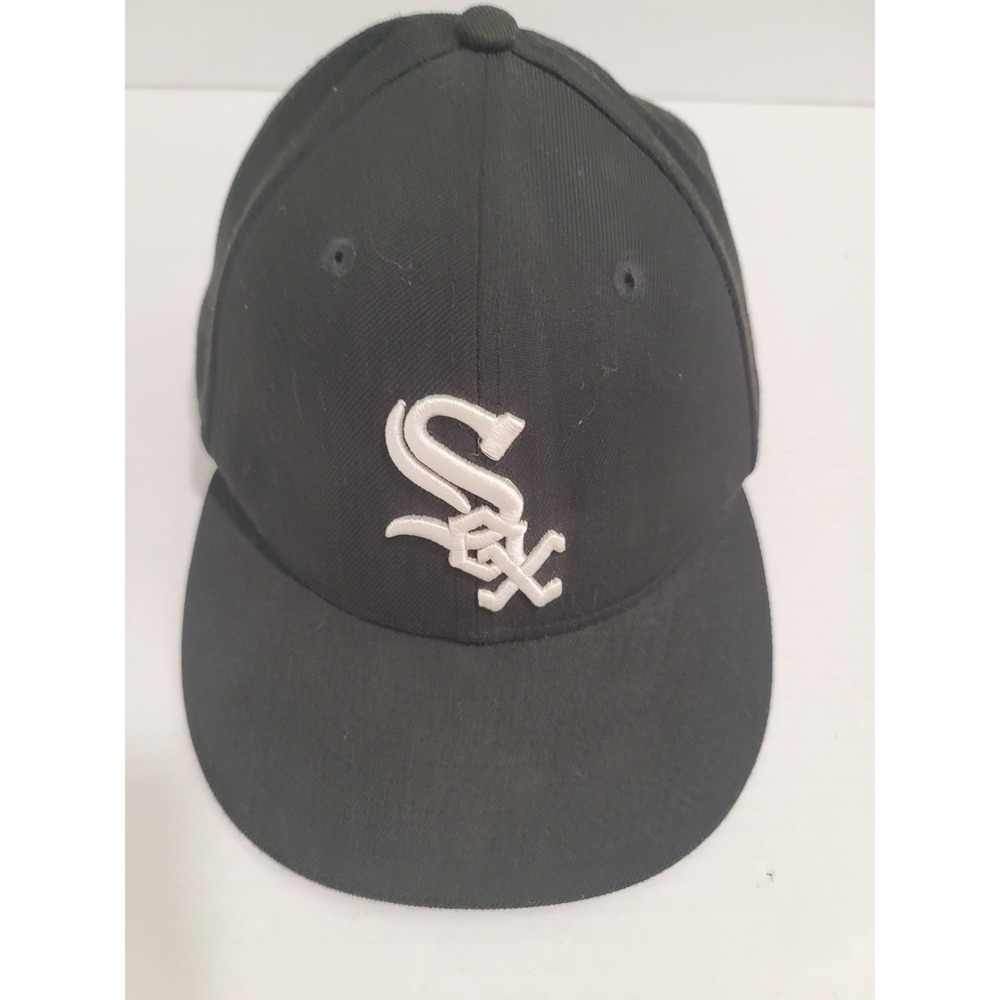 sox black baseball cap new era 7 great condition black with white letters